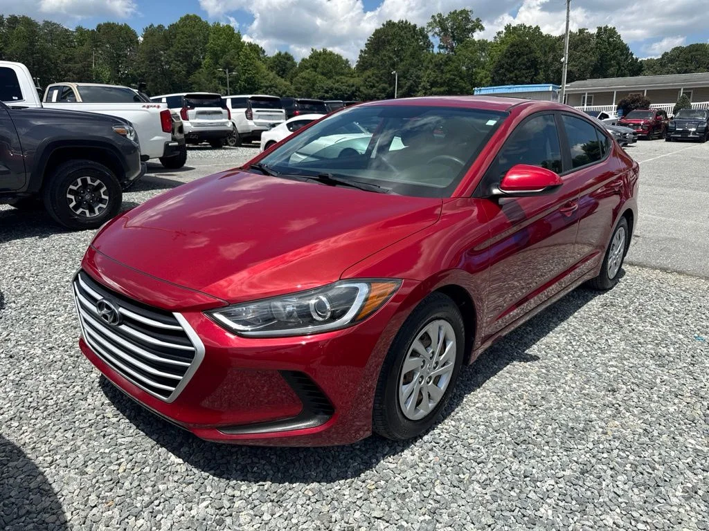 Used 2017 Red Hyundai SE image 1