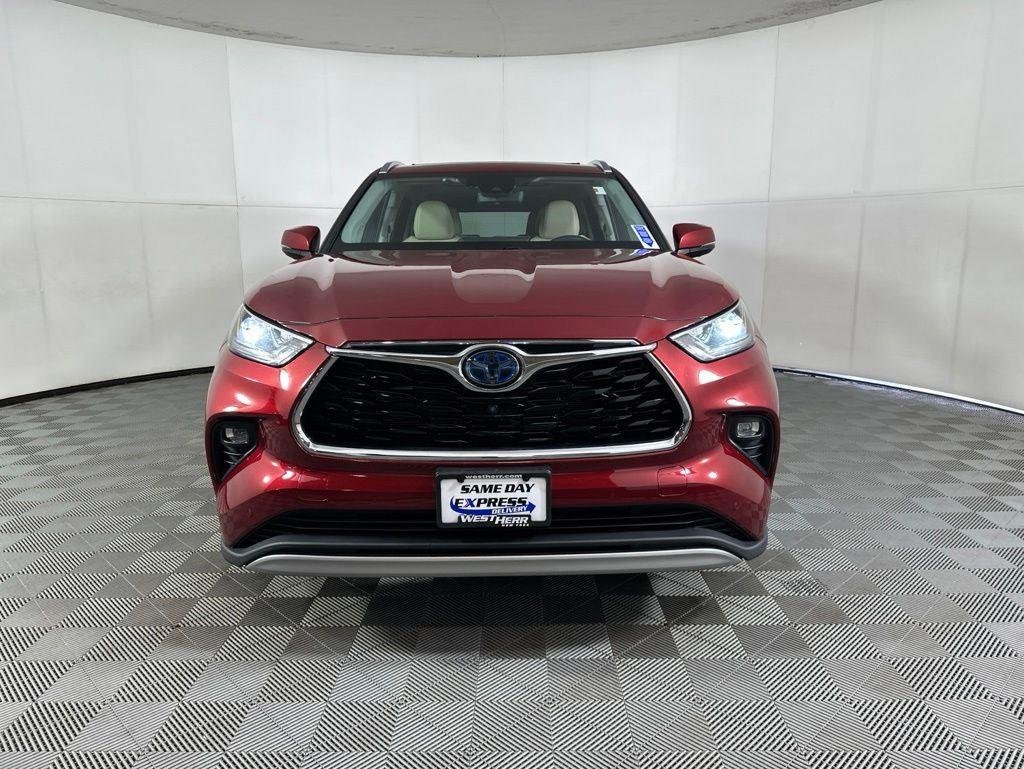 Used 2021 Pearl Toyota Platinum image 24
