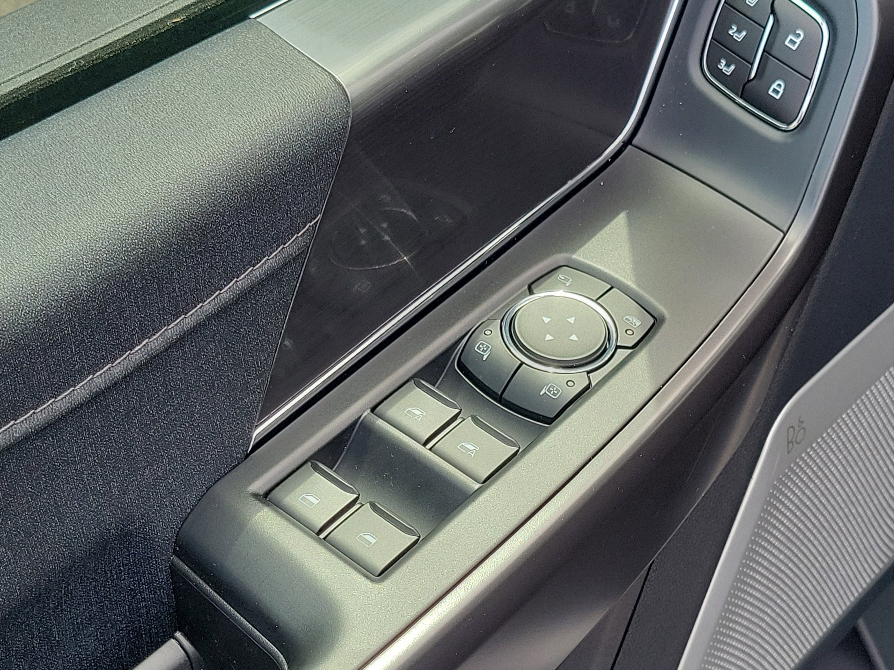 New 2026 Star White Metallic Tri-Coat Ford Lariat® image 11