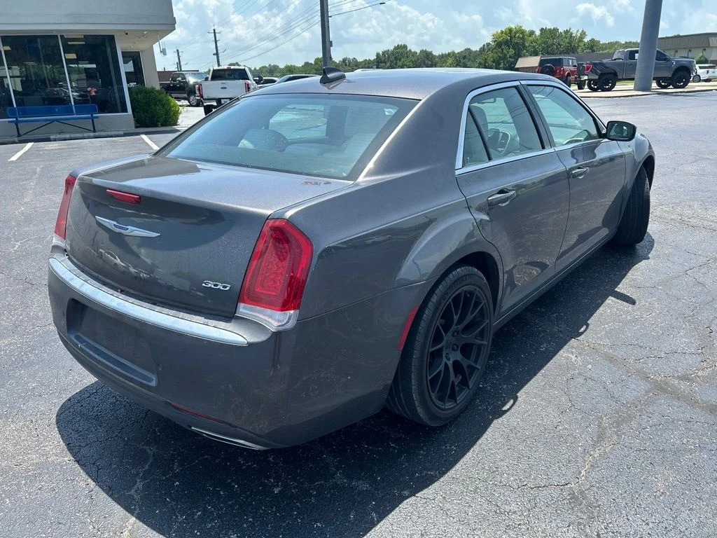 Used 2021 Granite Crystal Clearcoat Metallic Chrysler Touring image 7