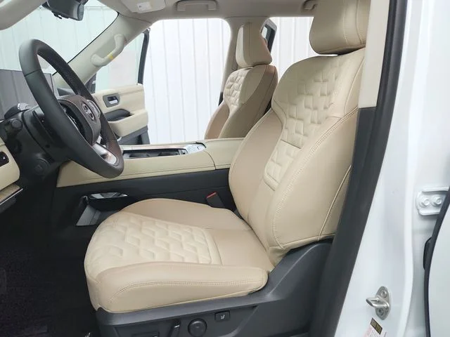 New 2026 White Nissan Platinum Reserve image 20