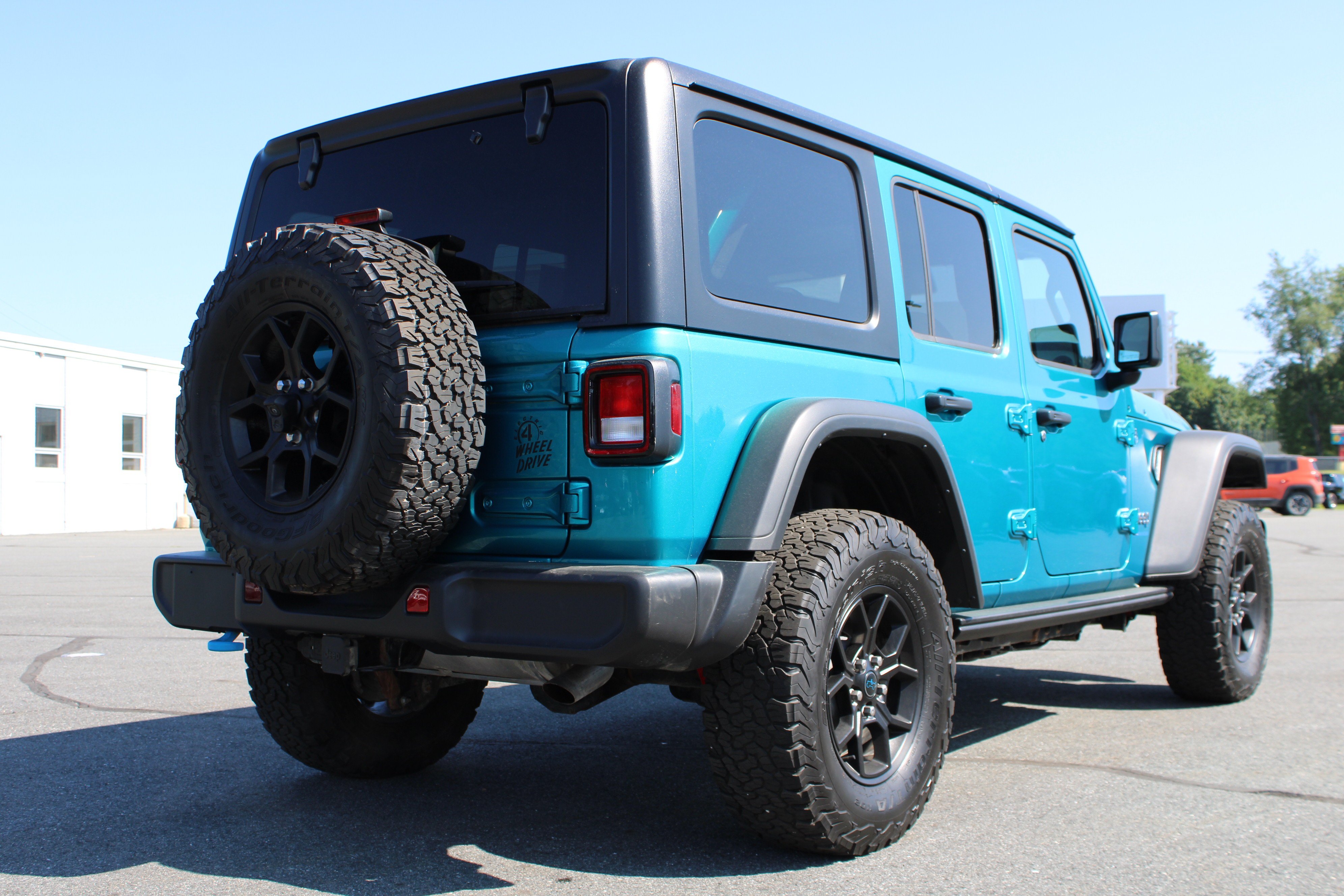 Used 2024 Bikini Pearl Coat Jeep Willys image 2