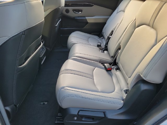 2025 Honda Pilot Touring - Photo 11