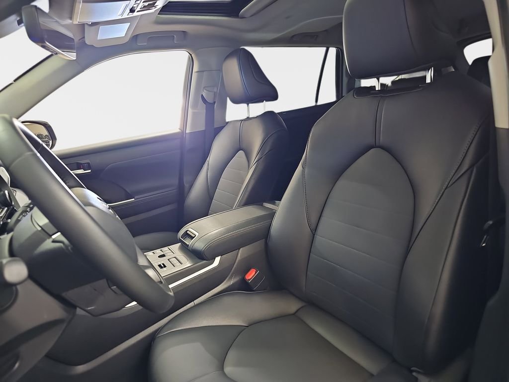 Used 2025 Blue Toyota XLE image 18