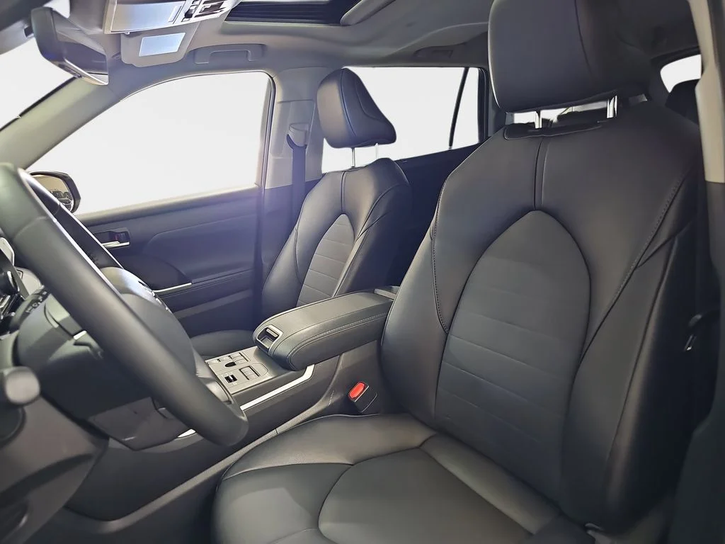 Used 2025 Blue Toyota XLE image 18