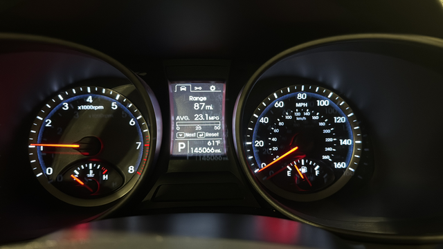 Used 2014 Moonstone Silver Hyundai Base image 16