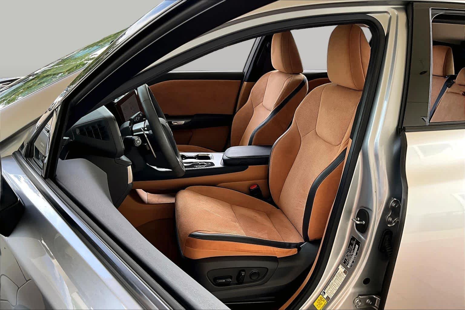 Used 2023 Iridium Lexus Luxury image 6