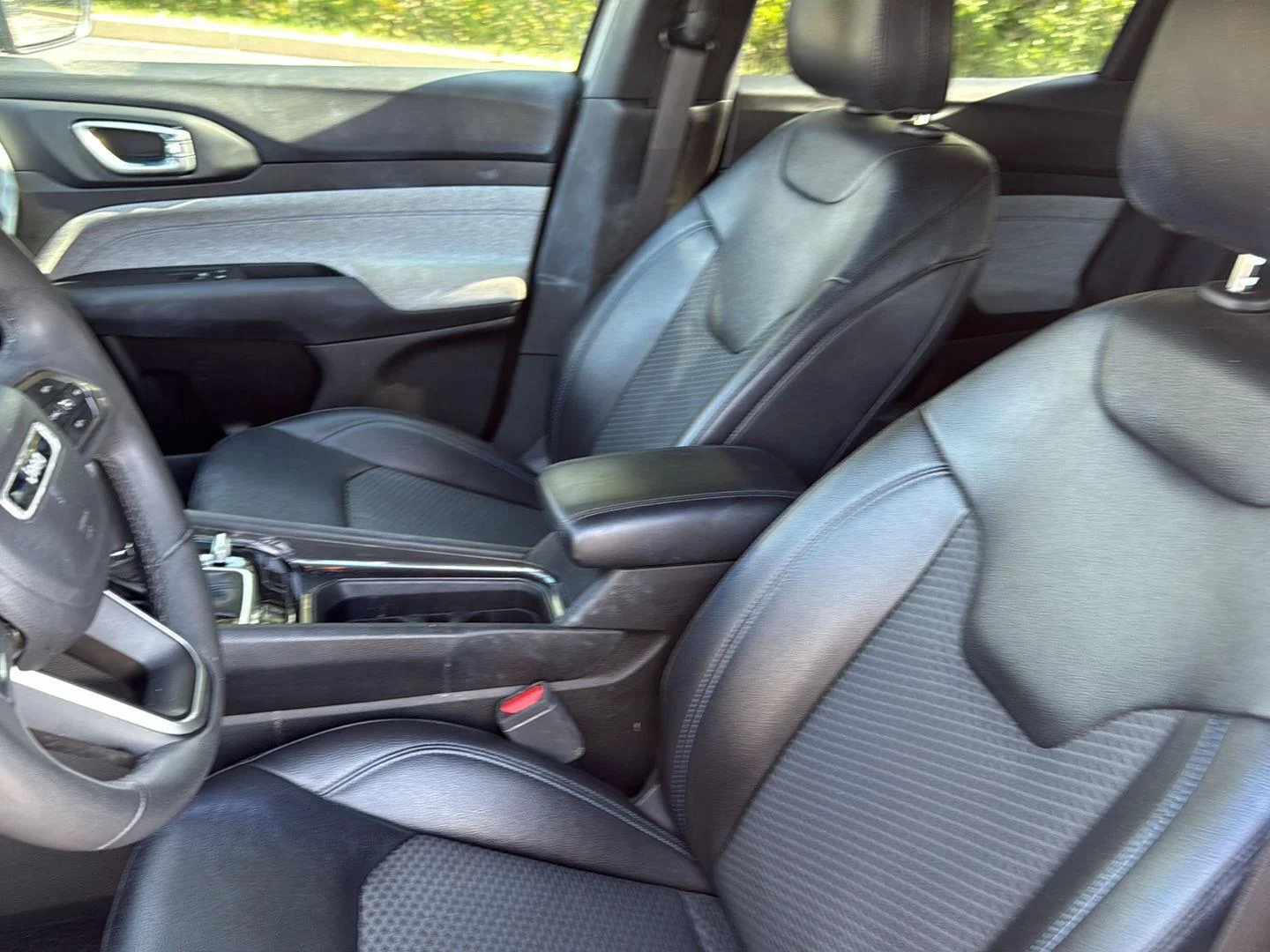 Used 2024 Baltic Gray Metallic Clearcoat Jeep Latitude image 9