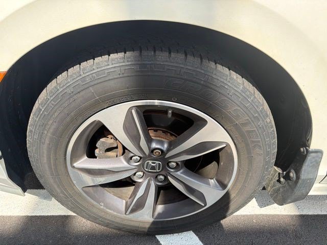 Used 2018 White Diamond Pearl Honda Touring image 4