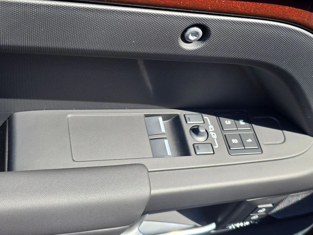 New 2026 Sedona Red LAND ROVER X-Dynamic SE image 29