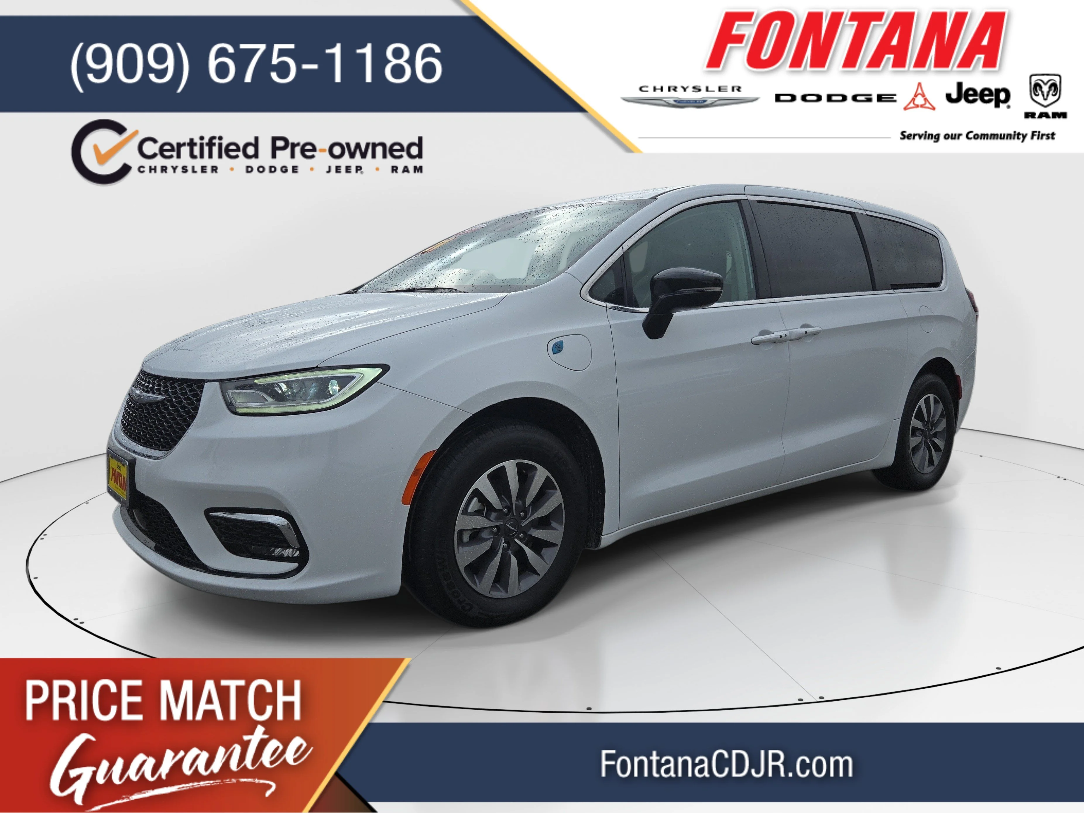 2024 Chrysler Pacifica Hybrid Select PHEV's photo