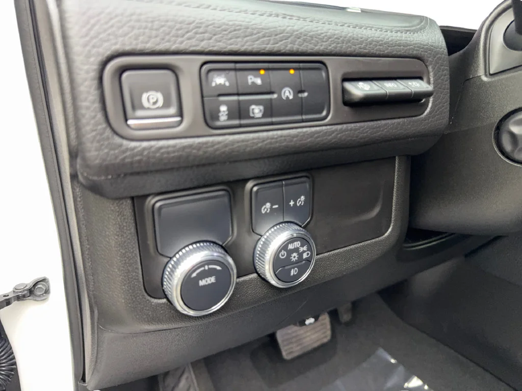 Used 2024 White GMC Denali image 64