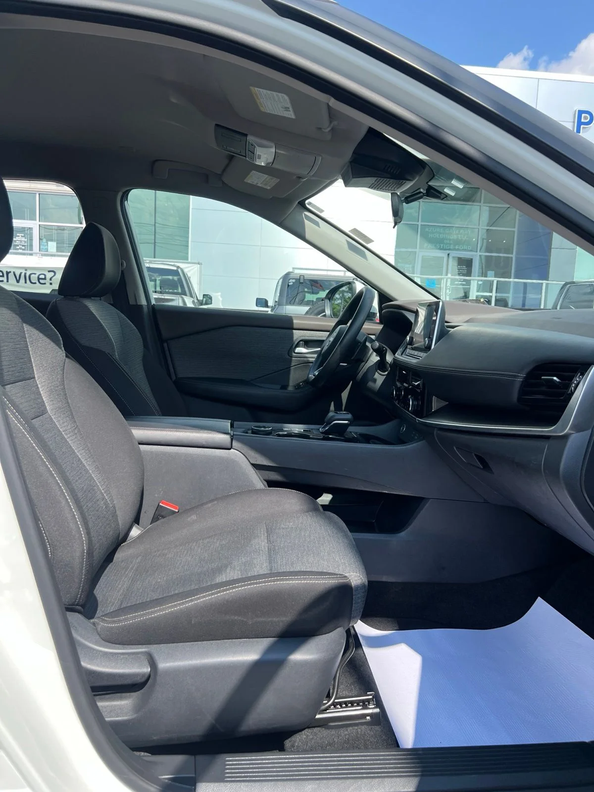Used 2022 White Nissan SV image 41