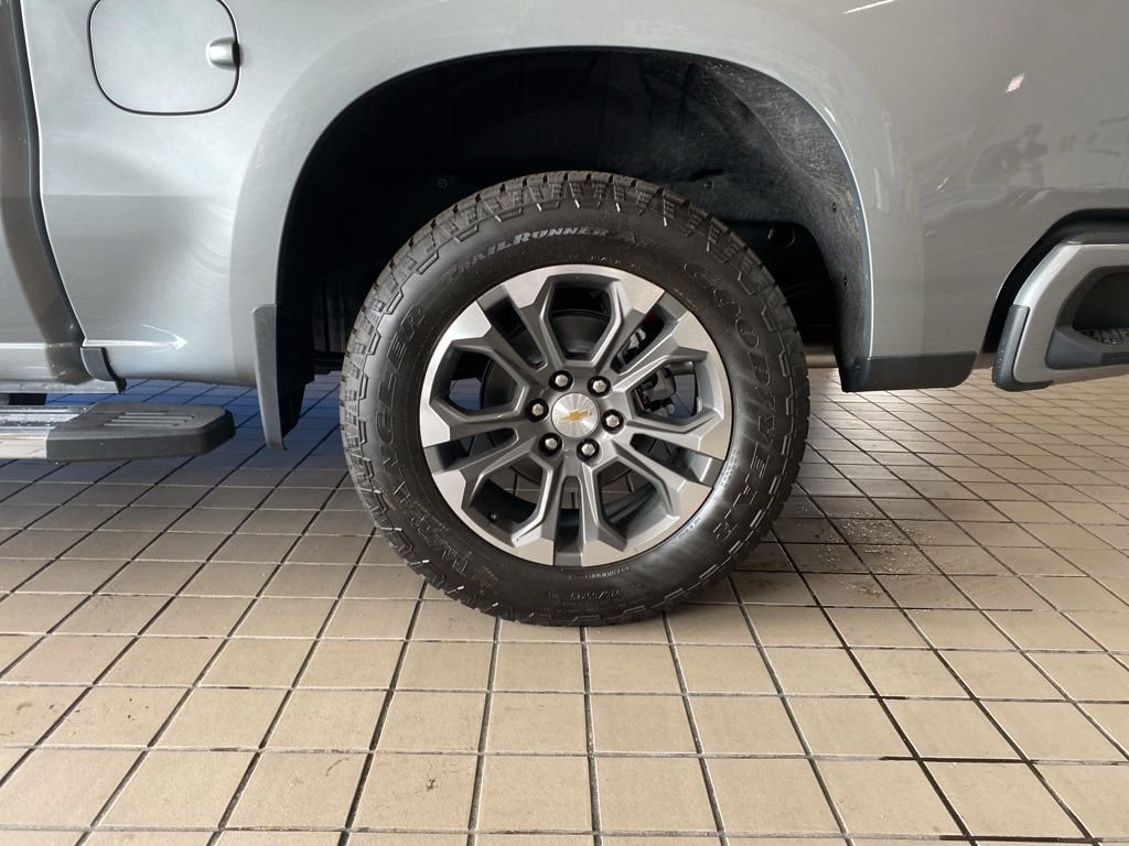 New 2026 Gray Chevrolet High Country image 23