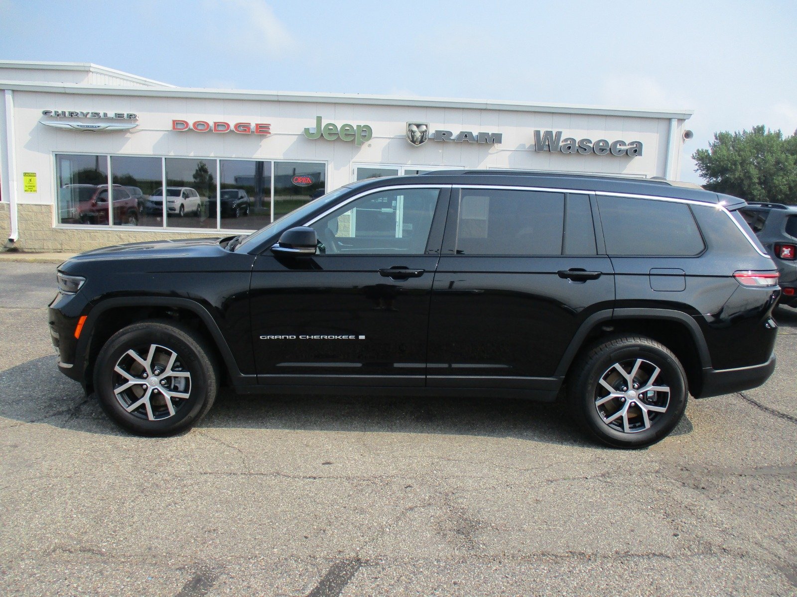 Used 2024 Jeep Grand Cherokee L Limited with VIN 1C4RJKBG3R8506494 for sale in Waseca, Minnesota