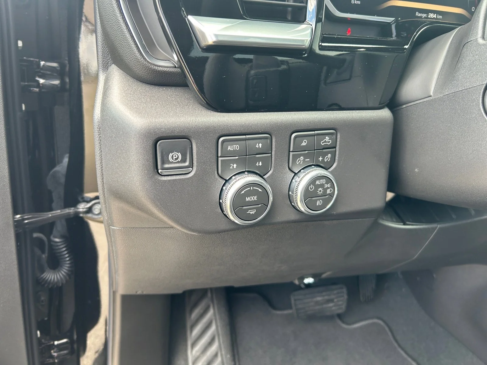 New 2026 Onyx Black GMC SLT image 15
