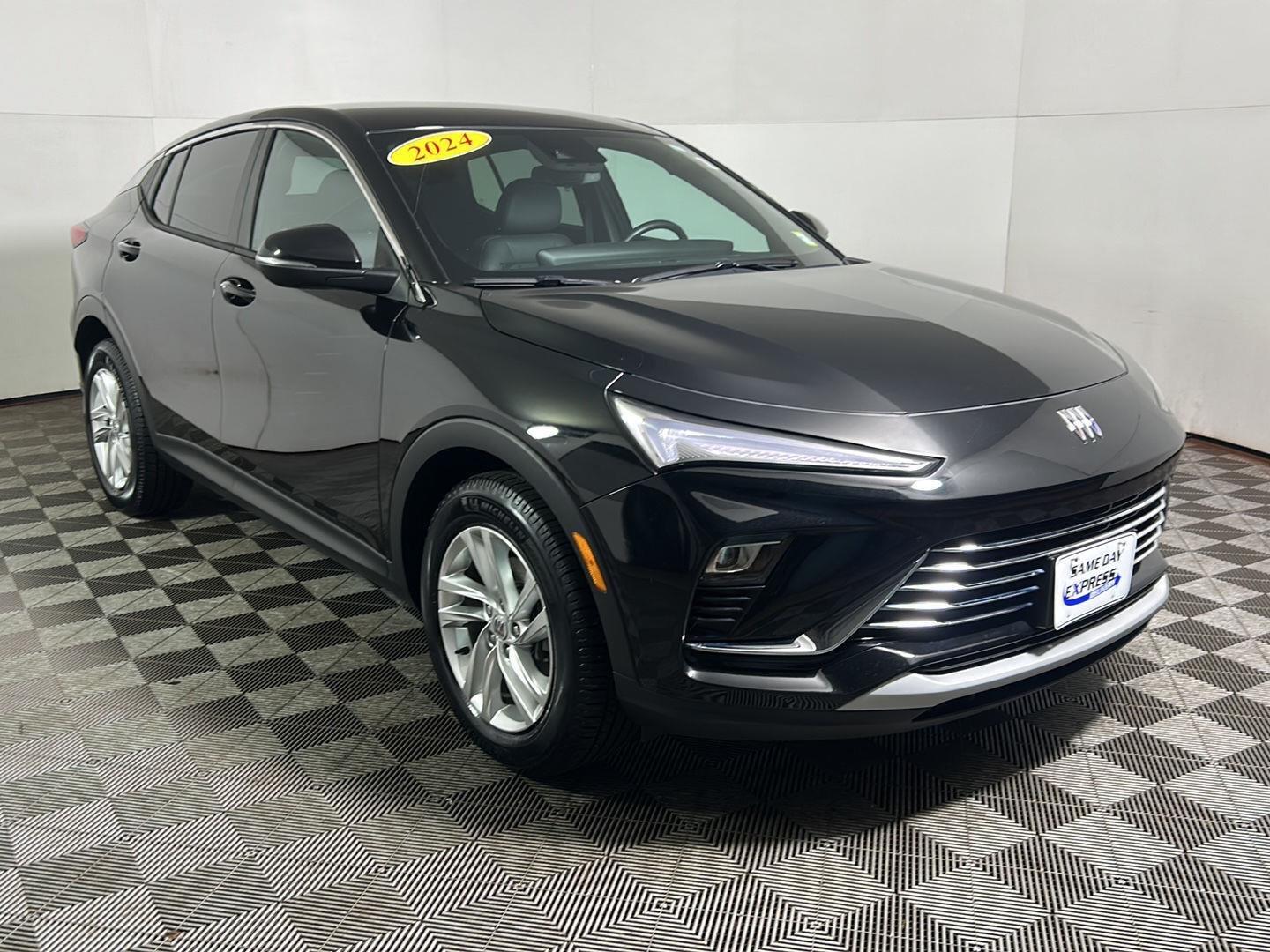 Used 2024 Ebony Twilight Metallic Buick Preferred image 4