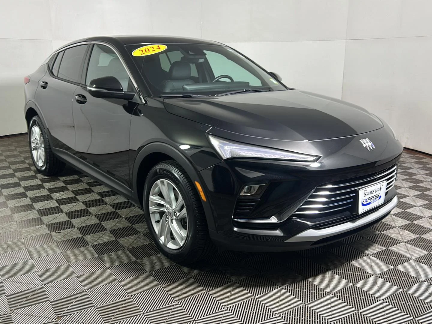 Used 2024 Ebony Twilight Metallic Buick Preferred image 4