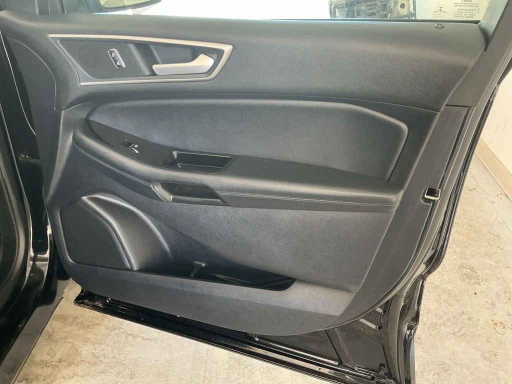 Used 2020 Black Ford SEL image 22