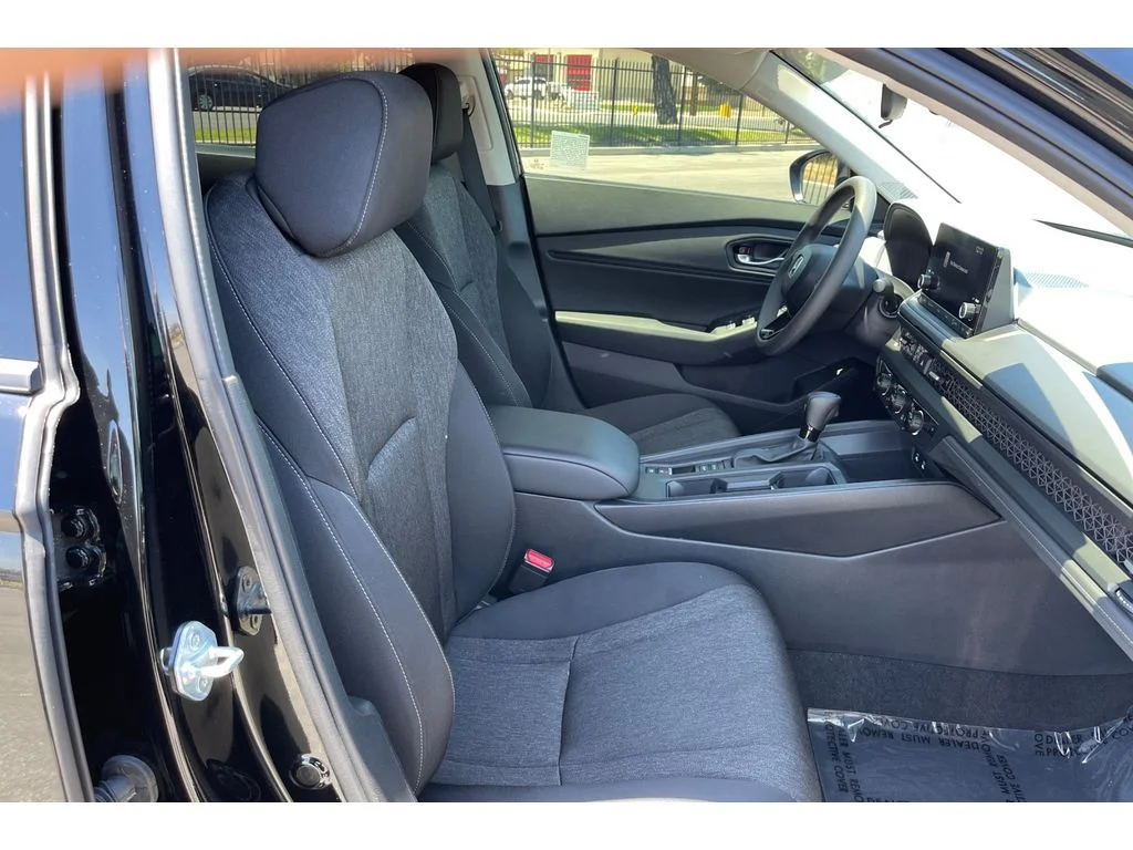 Certified Used 2025 Crystal Black Pearl Honda SE image 18