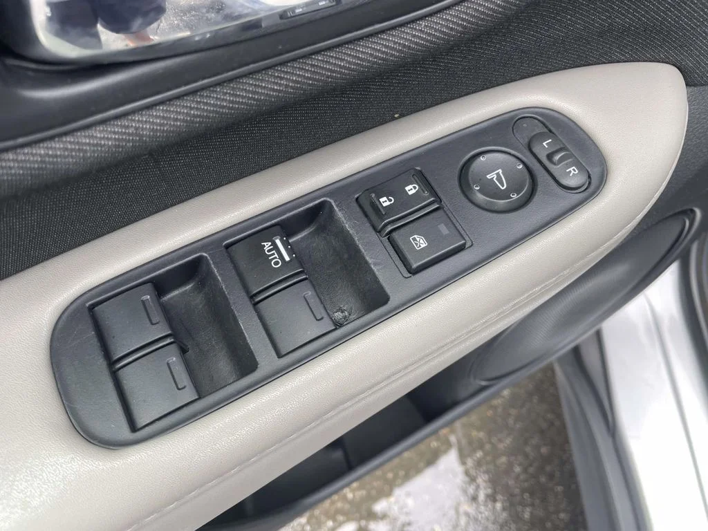 Used 2021 Lunar Silver Metallic Honda LX image 19