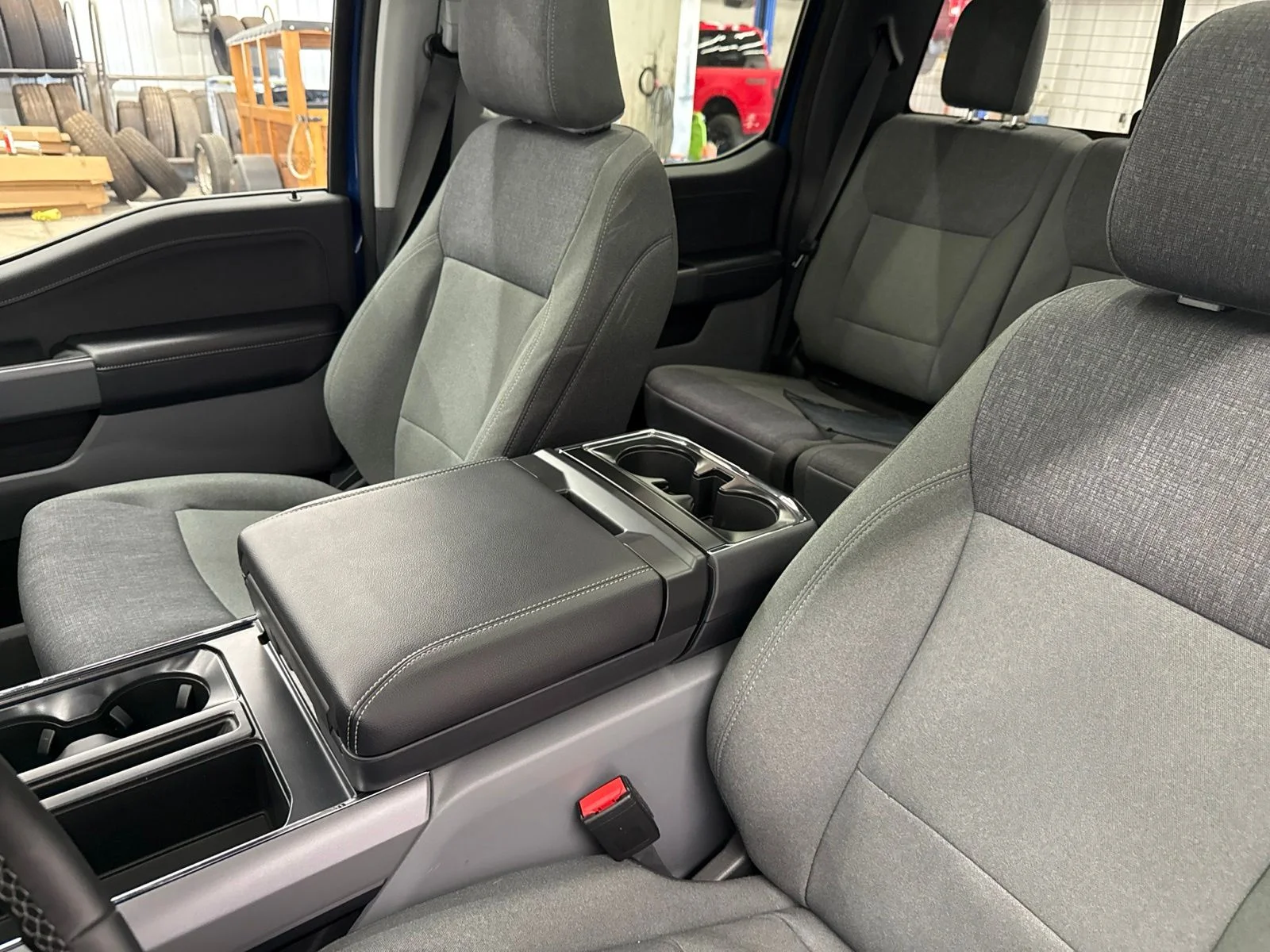 Used 2024 Blue Metallic Ford XLT image 18