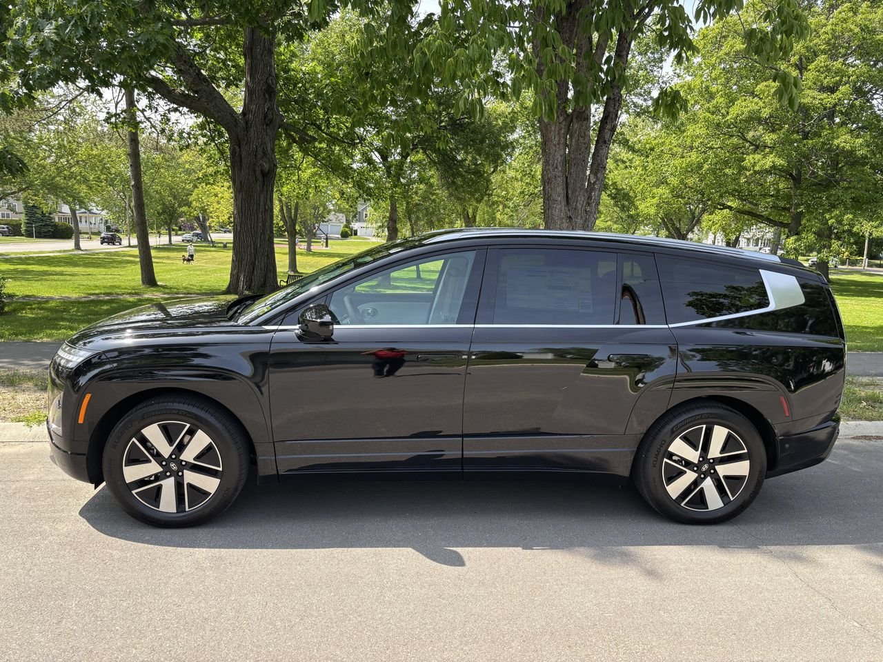 New 2026 Abyss Black Hyundai SEL image 2