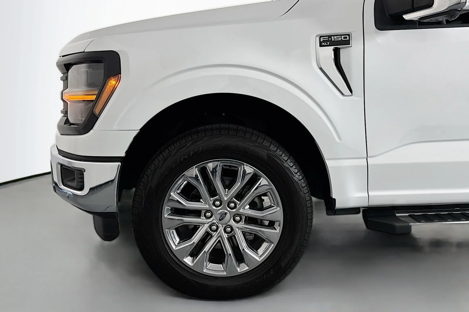 Used 2024 Oxford White Ford XLT 4X4 Supercrew image 11