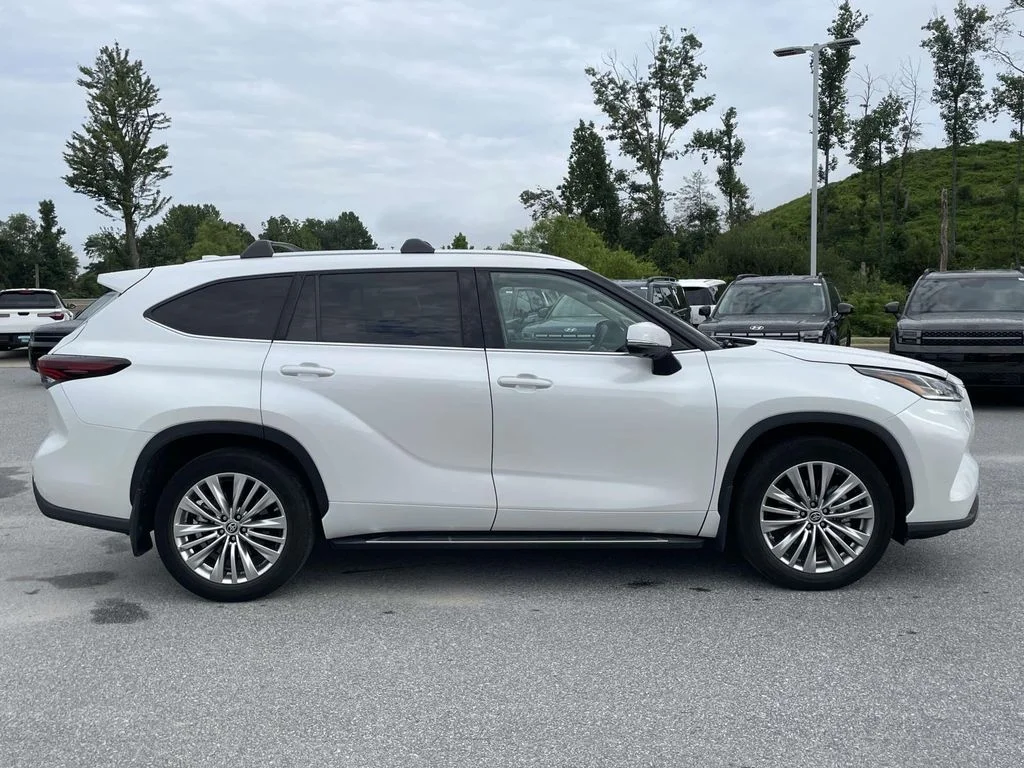 Used 2024 Wind Chill Pearl Toyota Platinum image 32
