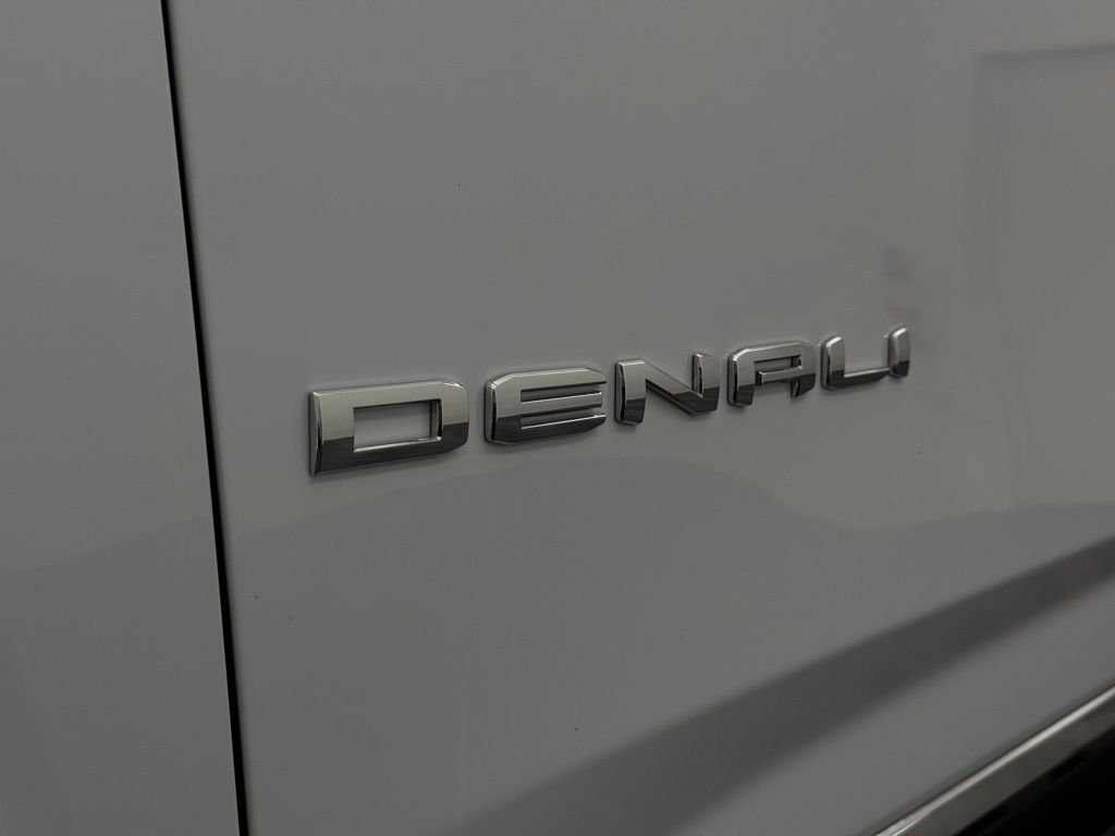 Used 2026 Glacier White Tricoat GMC Denali Ultimate image 21
