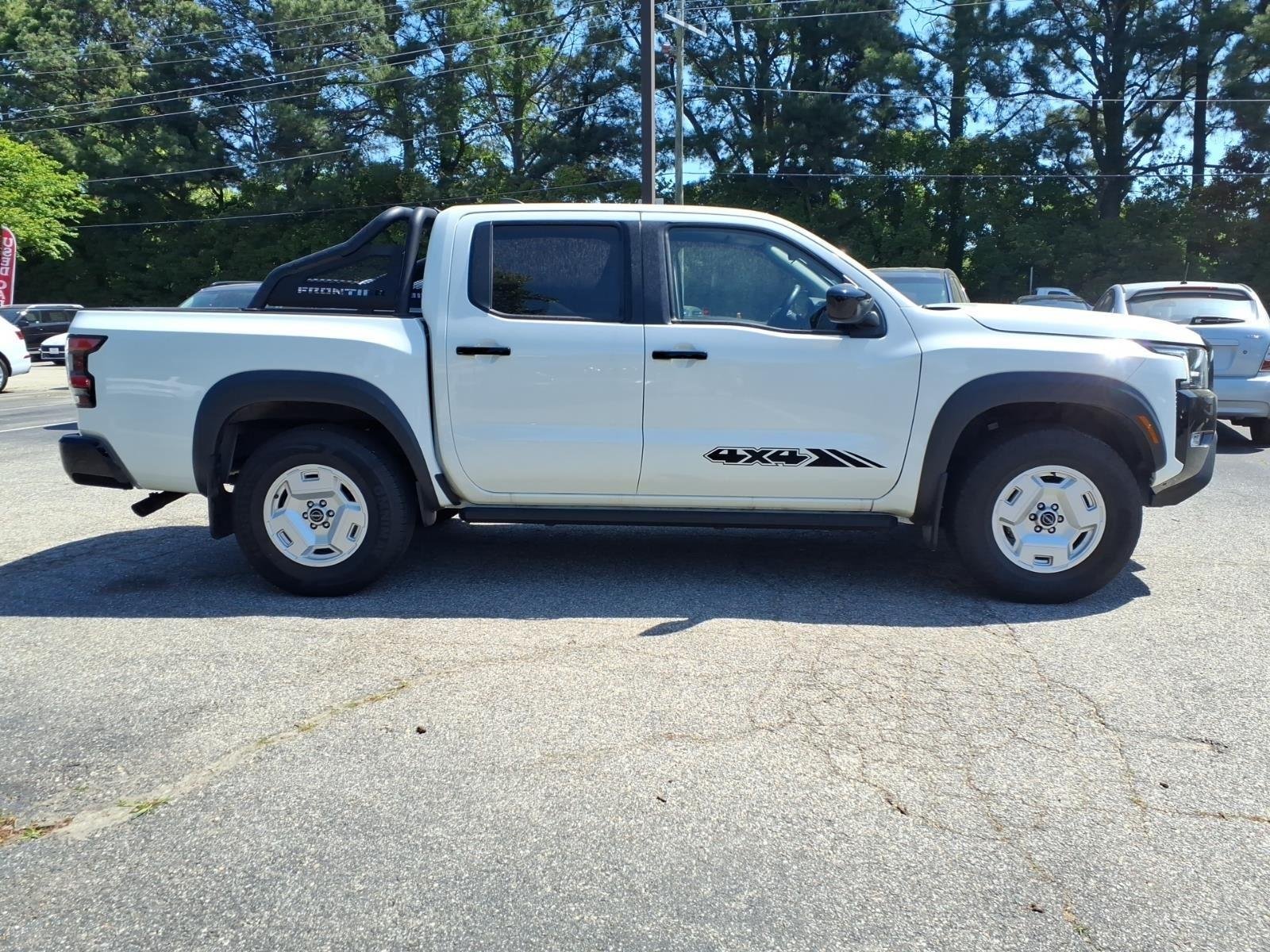 Used 2024 Glacier White Nissan SV image 5
