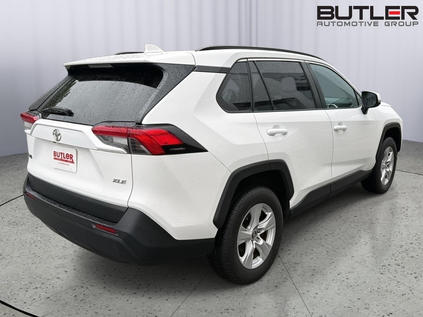 Used 2020 Super White Toyota XLE image 6