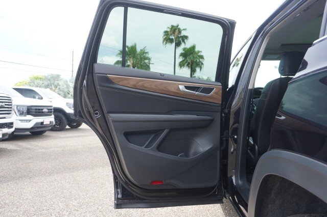 Used 2026 BLACK Volkswagen 2.0T SE w/Technology image 21