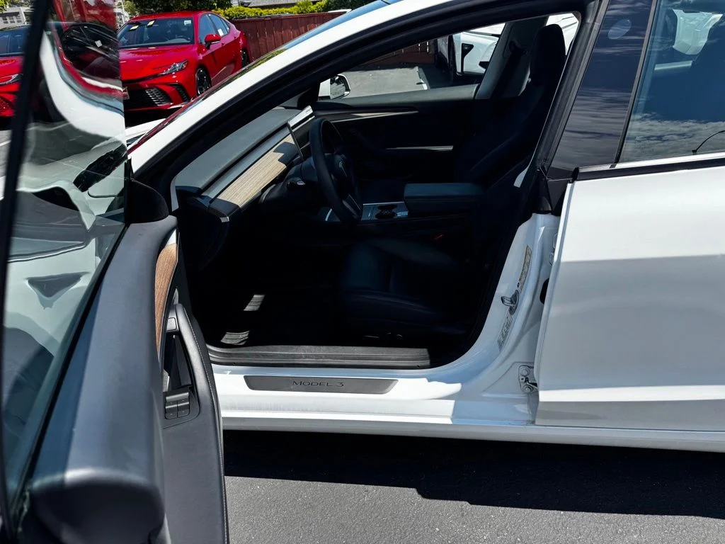 Used 2023  Tesla Base image 18