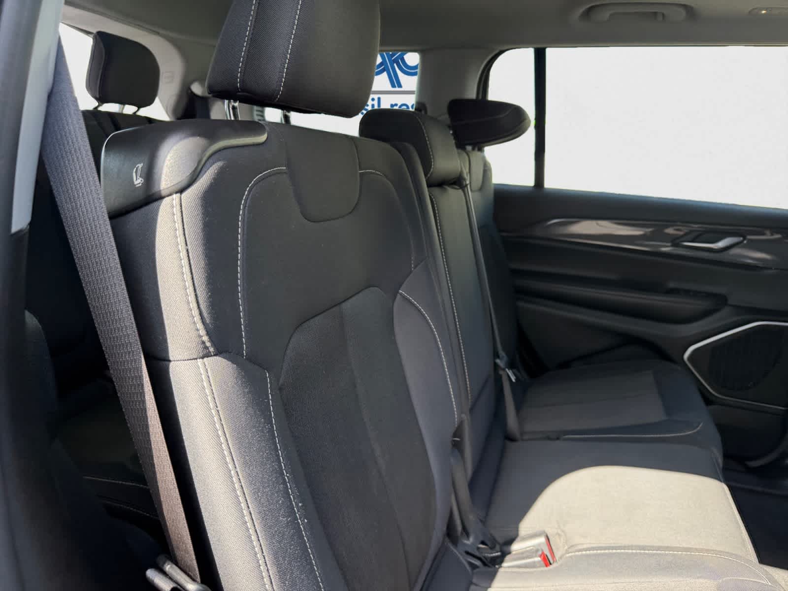 Used 2022 Diamond Black Crystal Pearlcoat Jeep Laredo image 20