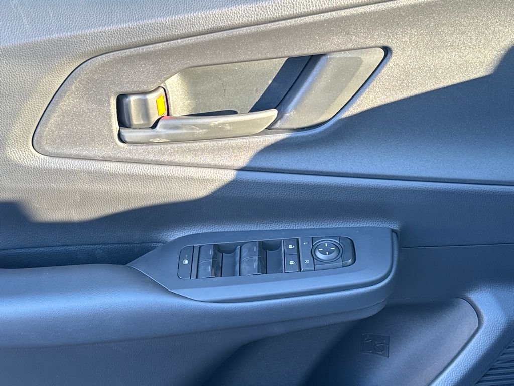 2026 Toyota Prius Plug-in Hybrid SE - Photo 34