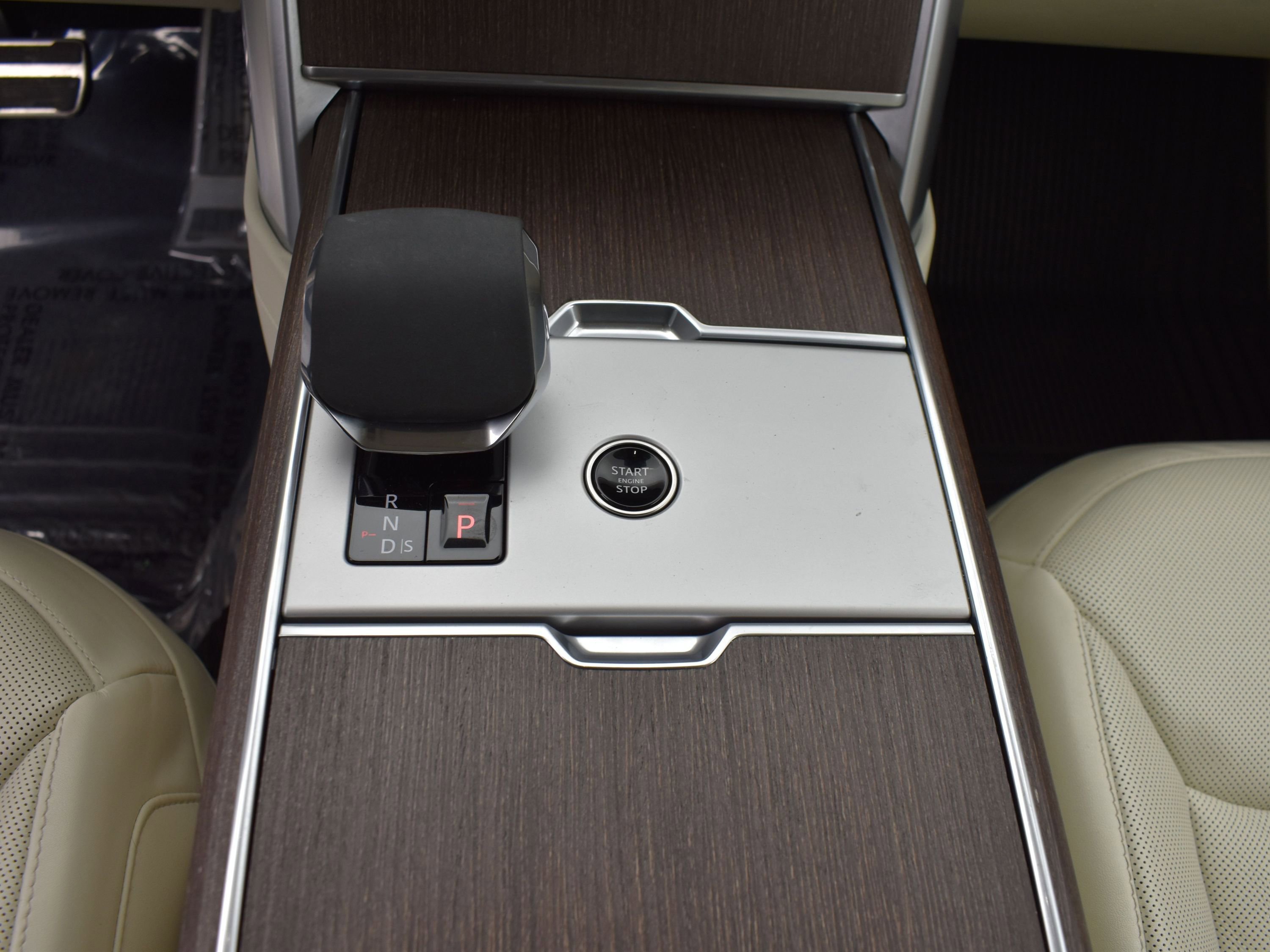 Certified Used 2024 White Land Rover SE image 10