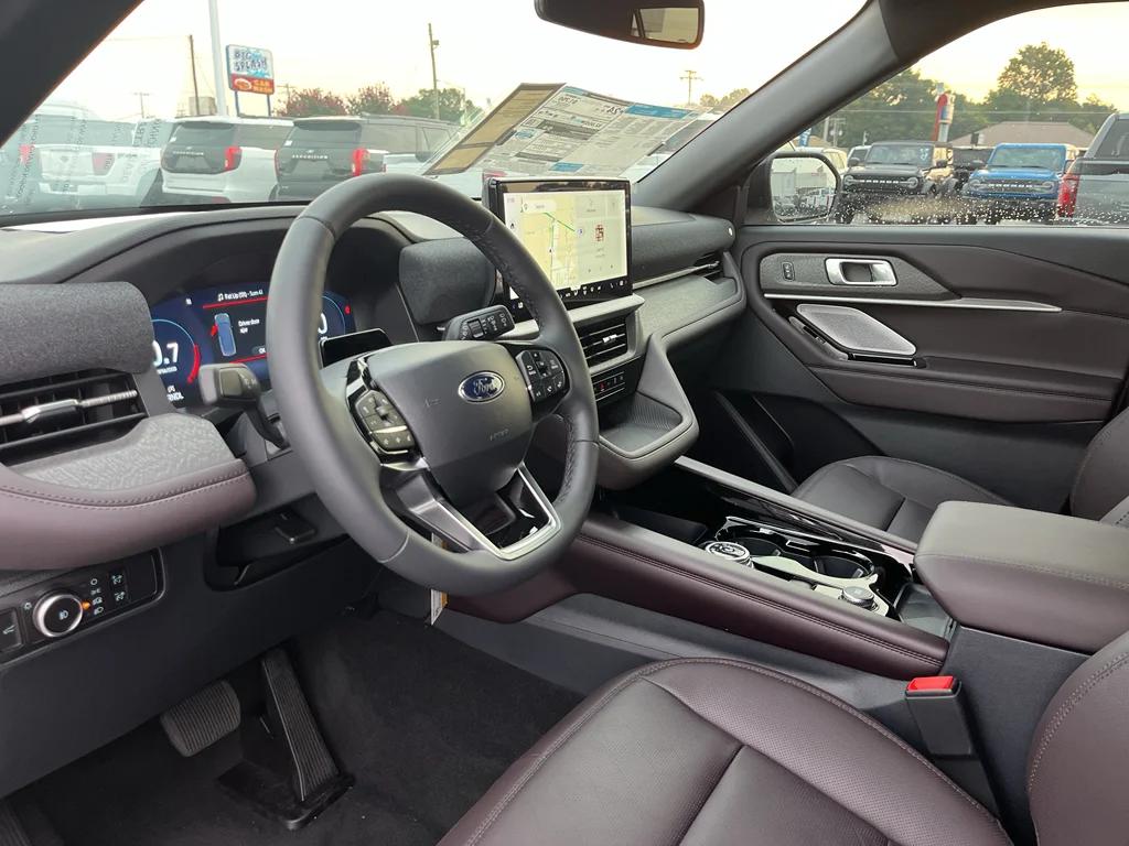 New 2026 Star White Metallic Tri-Coat Ford Platinum™ image 12