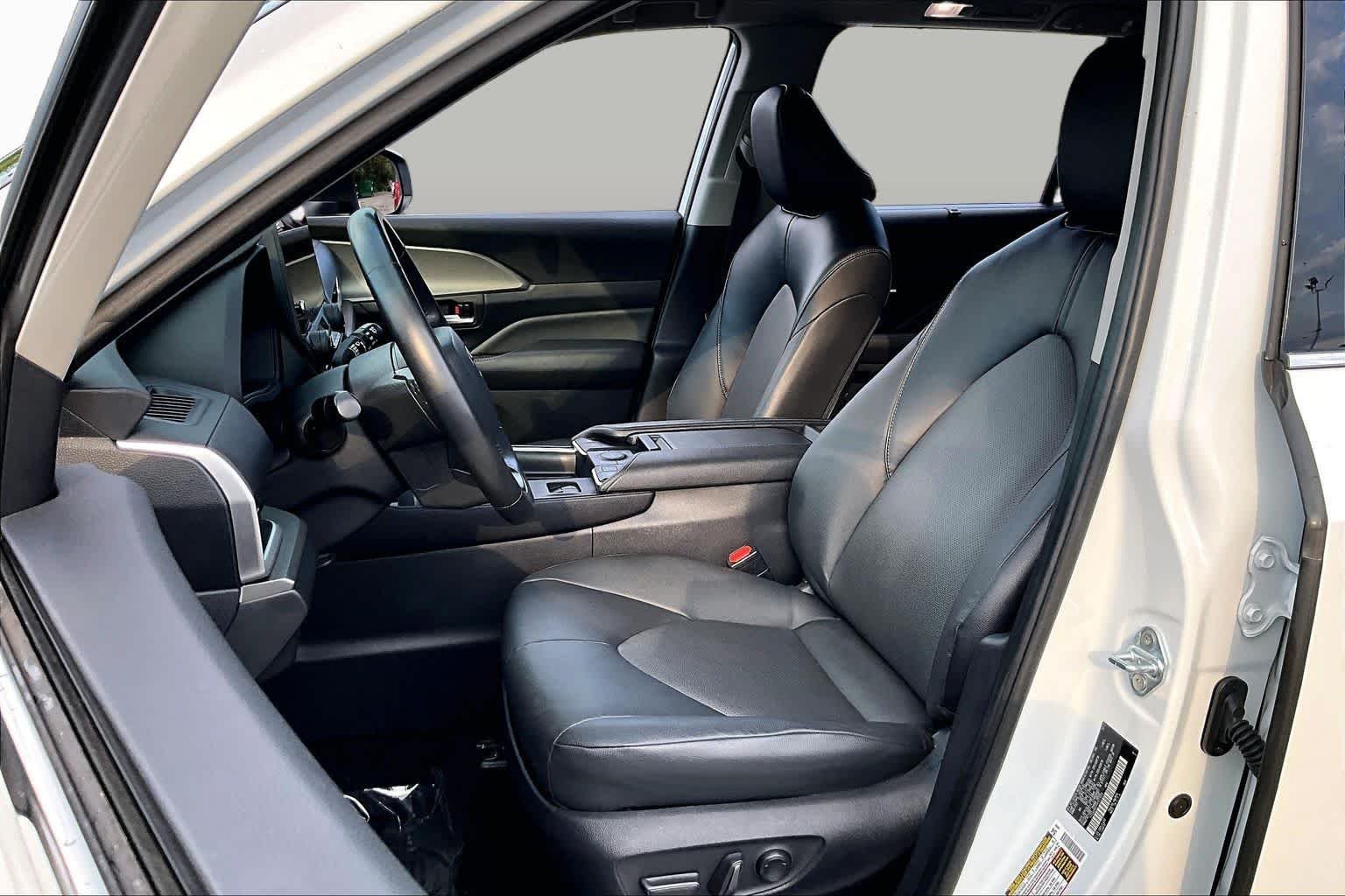 Used 2024 Wind Chill Pearl Toyota XLE image 8