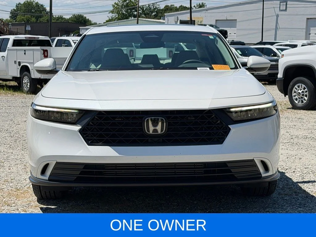 Used 2023 White Honda EX image 2