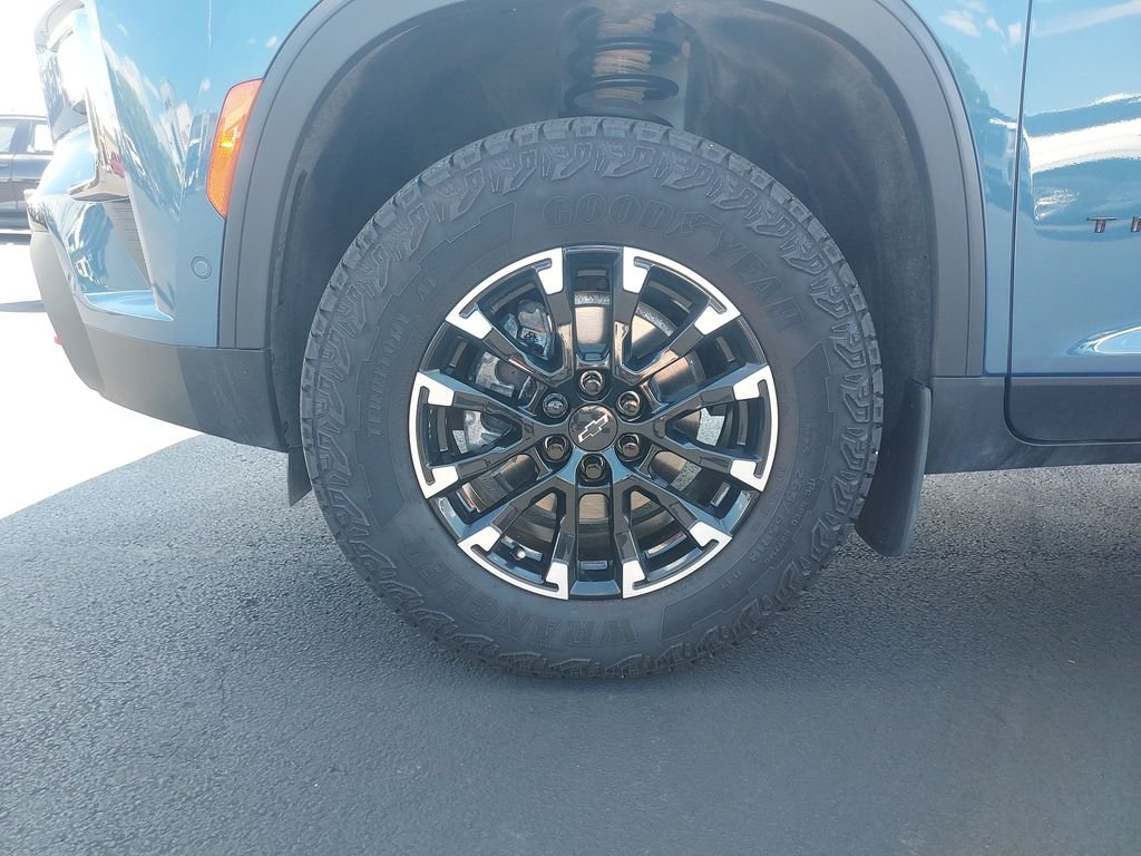 Used 2025 Blue Chevrolet Z71 image 10
