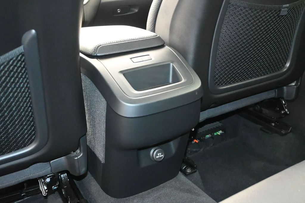Used 2020 Onyx Black Metallic Volvo T6 Momentum image 13