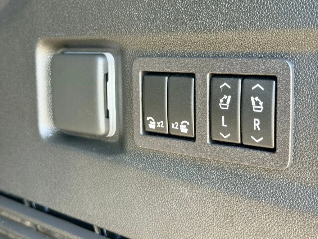 Used 2023 Black GMC Denali image 38
