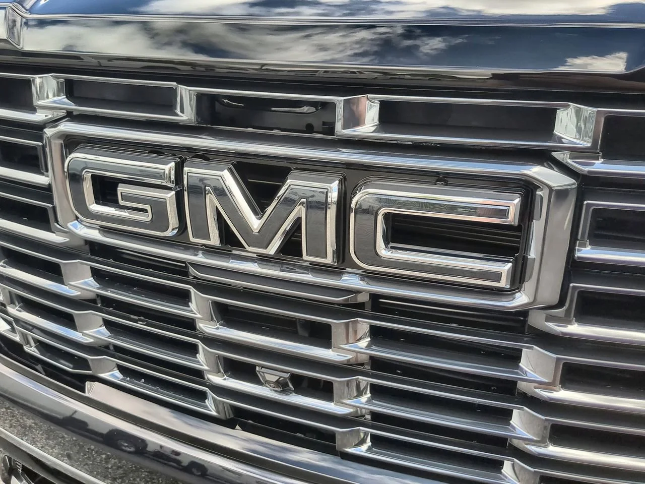 New 2026 Titanium Rush Metallic GMC Denali Ultimate image 32