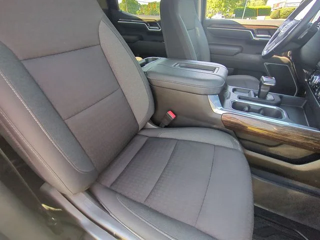 Used 2022 White GMC Elevation image 34