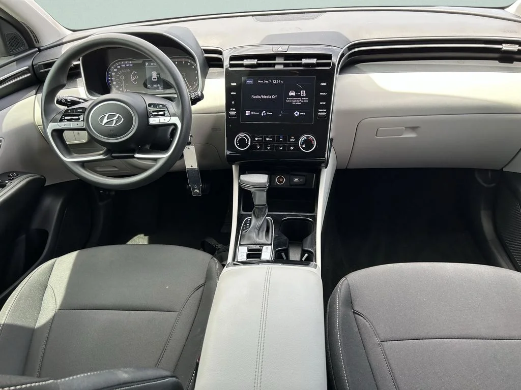 Used 2024 Silver Hyundai SE image 17