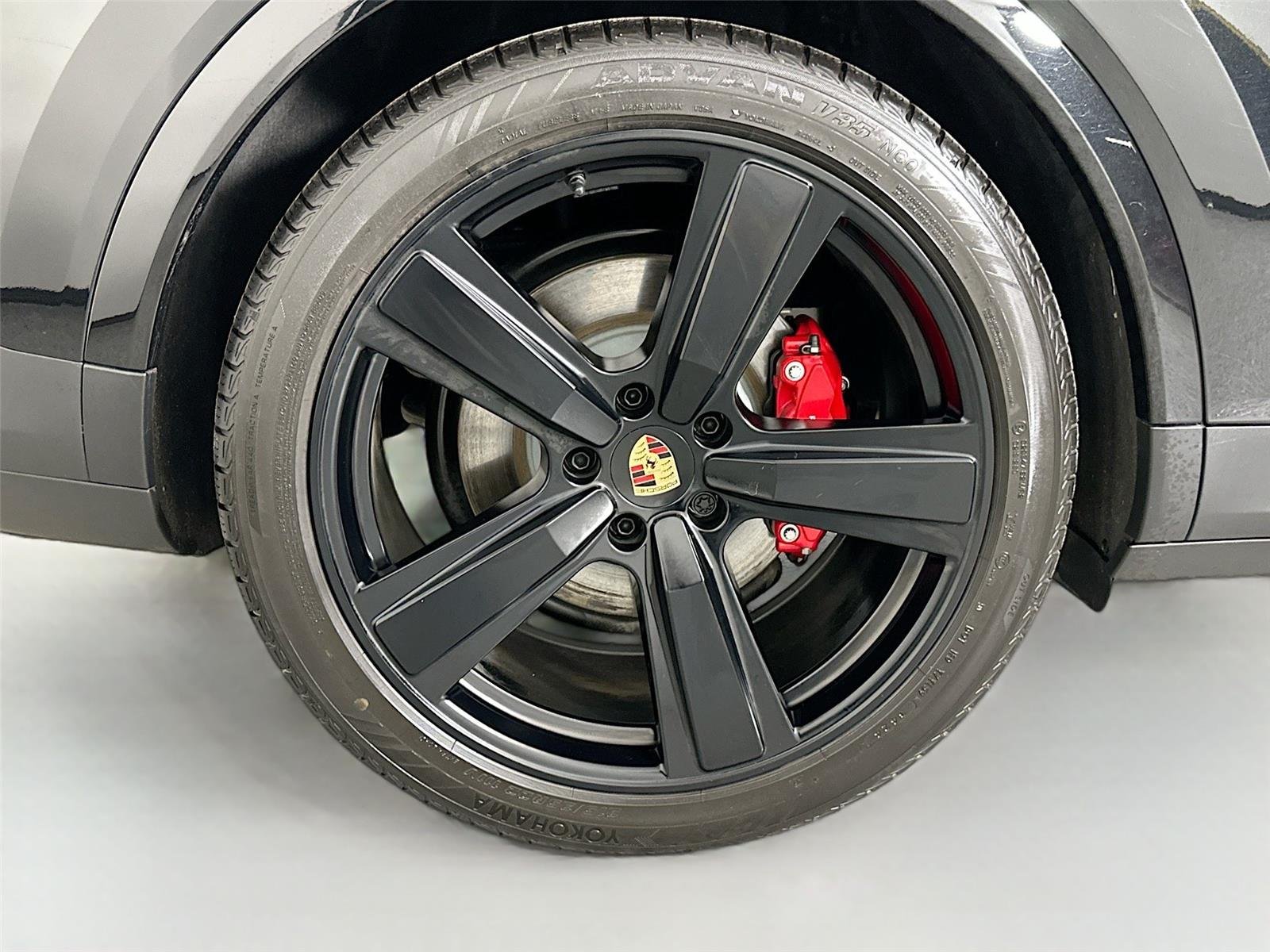 Certified Used 2025 Chromite Black Metallic Porsche S E-Hybrid Coupé image 13
