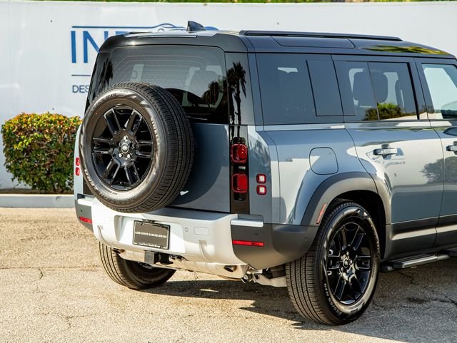 New 2025 Tasman Blue Land Rover S image 7