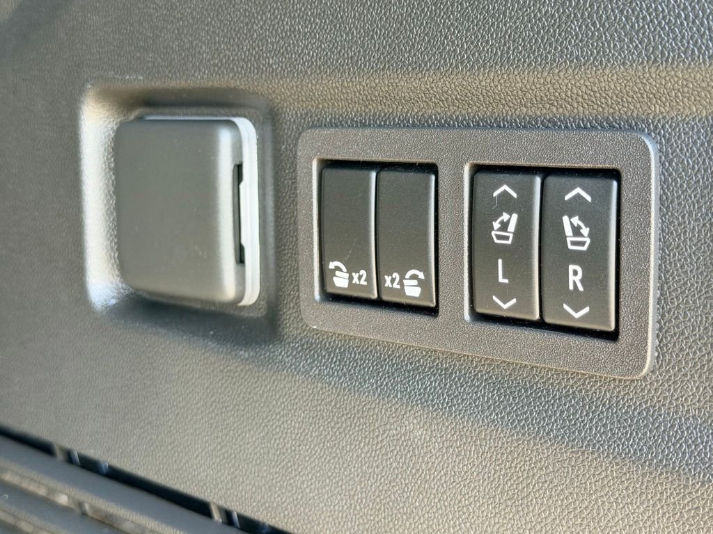 Used 2023 Black GMC Denali image 38