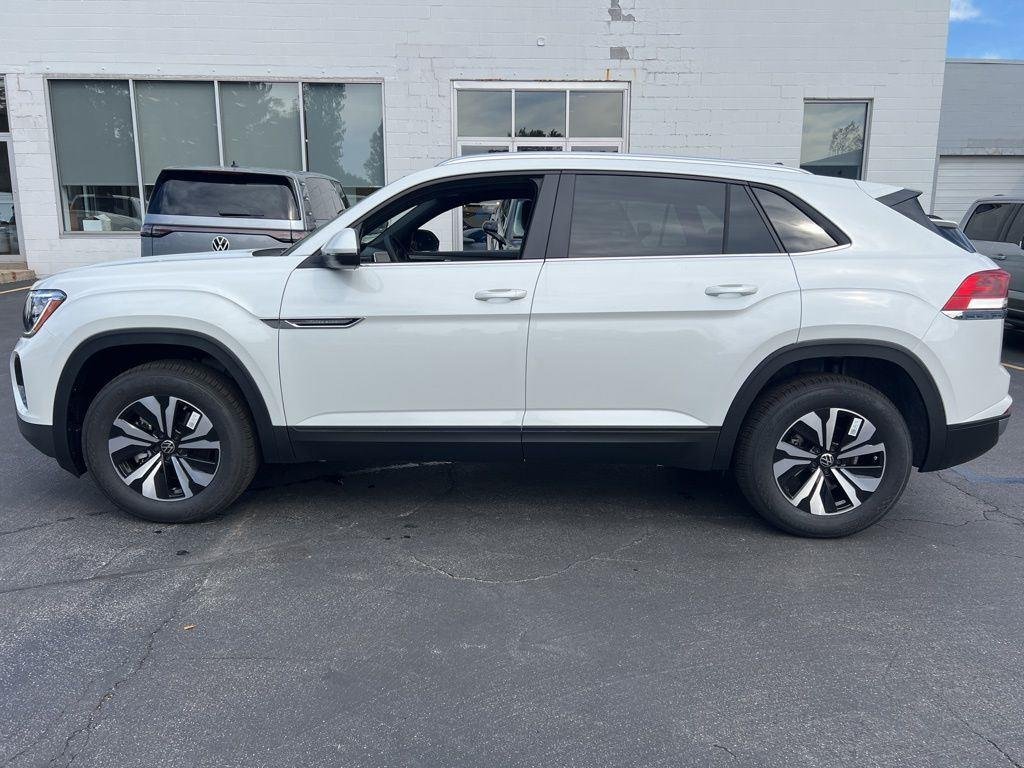New 2026 Opal White Pearl Volkswagen 2.0T SE image 2